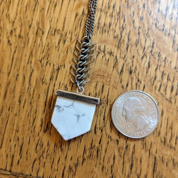 Larissa Loden stone necklace with marbling - Picture 3 of 3